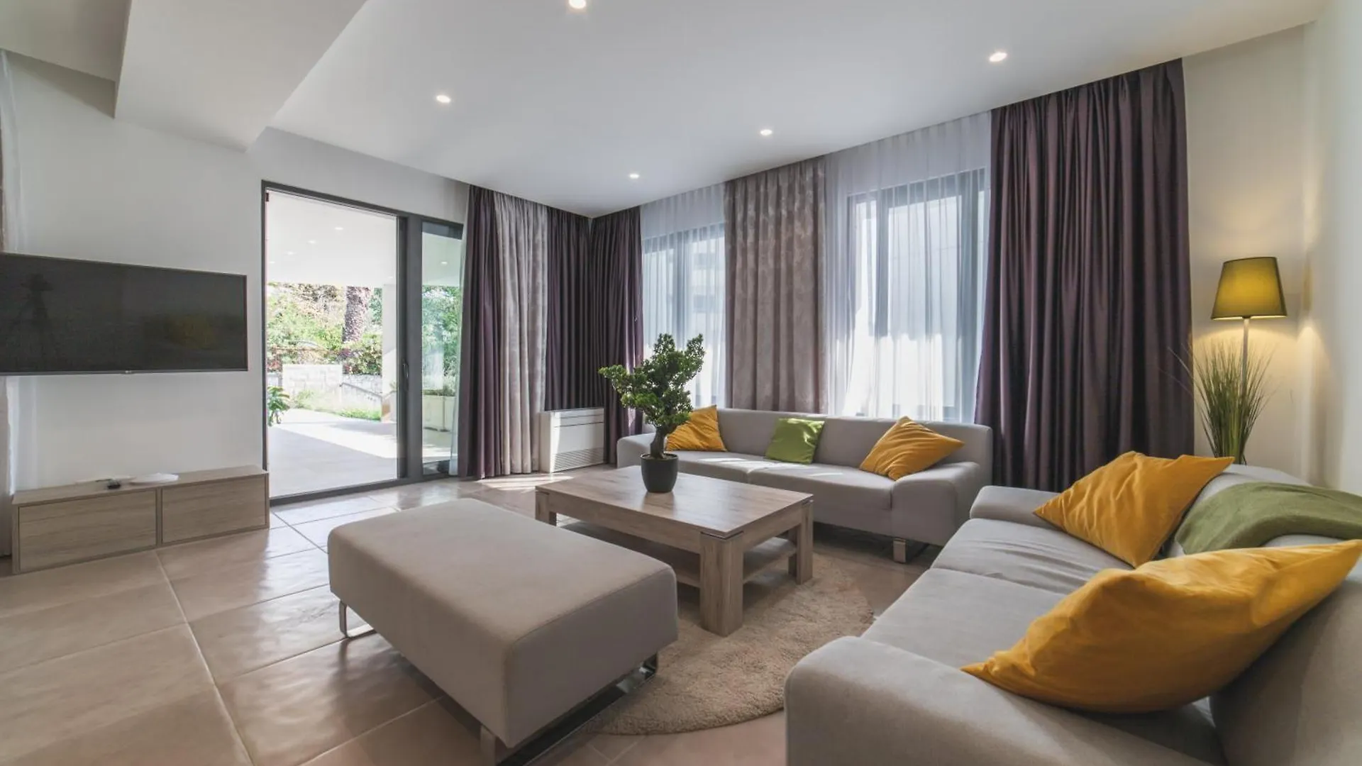 Luxury Villa Close To The Beach With Pool Abeona Τρογκίρ
