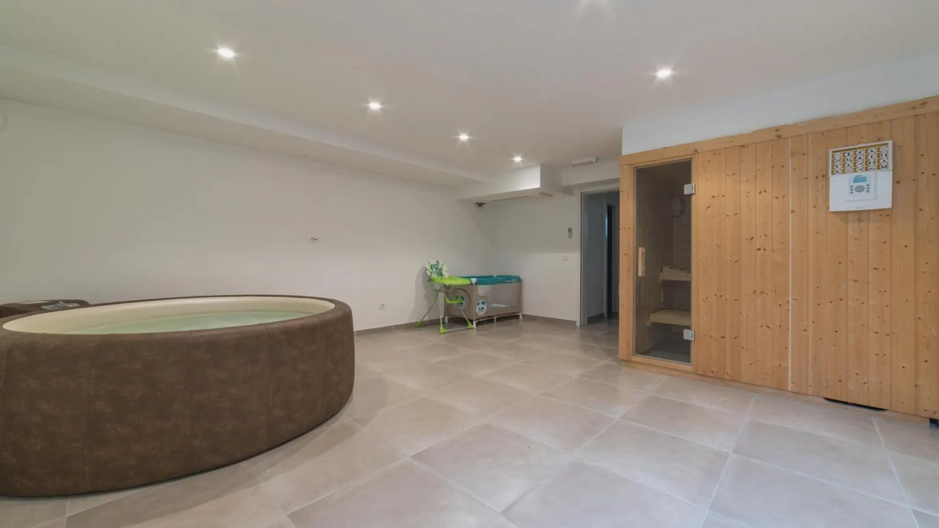 Luxury Villa Close To The Beach With Pool Abeona Τρογκίρ