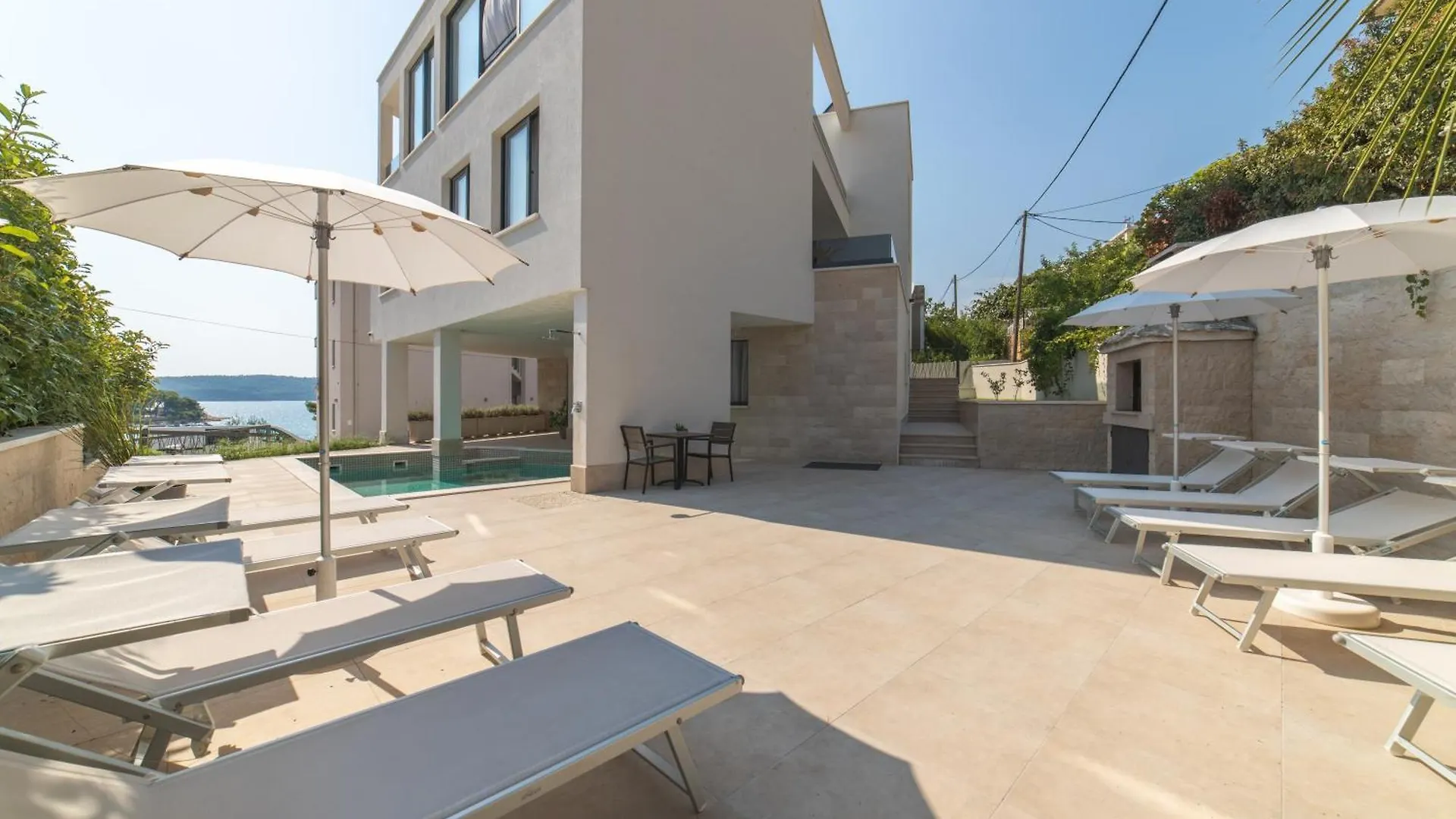 Luxury Villa Close To The Beach With Pool Abeona Τρογκίρ